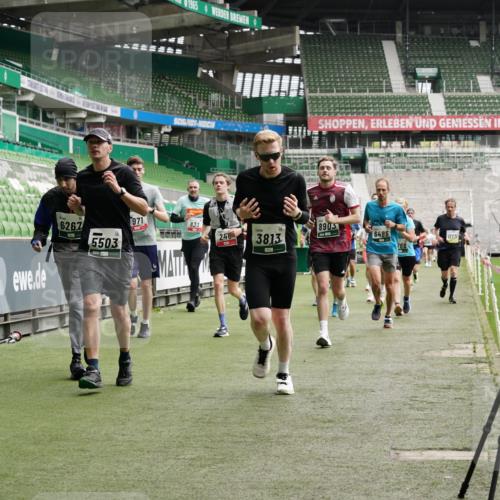 05.10.2025 - 20. swb-Marathon Bremen Michael Burmester http://msf.ph/oto/9328300 05.10.2025 12:57:10 Laufen im Stadion 31, 237, 246, 299, 305, 479, 591, 613, 820, 833, 1161, 1317, 1382, 1595, 1627, 1971, 1977, 2166, 2269, 2436, 2522, 2571, 2634, 3396, 3471, 3591, 3606, 3813, 3969, 3980, 4101, 4484, 4496, 4821, 5104, 5246, 5255, 5419, 5503, 5664, 6250, 6267, 6451, 6486, 6493, 6510, 6768, 6926, 7017, 7086, 7283, 7320, 7371, 7390, 7490, 7546, 7578, 7783, 7940, 8023, 8479, 8564, 8903, 8964, 8973, 9054, 9129, 830, 901, 1380, 1679, 2149, 2263, 2438, 3392, 3980, 4101, 4485, 5469 meine-sportfotos.de