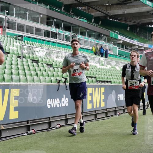 05.10.2025 - 20. swb-Marathon Bremen Michael Burmester http://msf.ph/oto/9328323 05.10.2025 12:57:12 Laufen im Stadion 31, 237, 246, 299, 305, 479, 591, 613, 820, 833, 1161, 1317, 1382, 1595, 1627, 1971, 1977, 2166, 2269, 2436, 2522, 2571, 3396, 3471, 3591, 3606, 3813, 3969, 4484, 4496, 4821, 5104, 5149, 5246, 5255, 5419, 5503, 5664, 6250, 6267, 6451, 6486, 6493, 6510, 6534, 6535, 6768, 6926, 7017, 7086, 7283, 7320, 7371, 7390, 7490, 7546, 7578, 7783, 7940, 8023, 8479, 8564, 8903, 8964, 8973, 9054, 9129, 830, 1380, 1679, 2263, 2438, 2634, 3392, 3980, 4101, 4485, 5469 meine-sportfotos.de