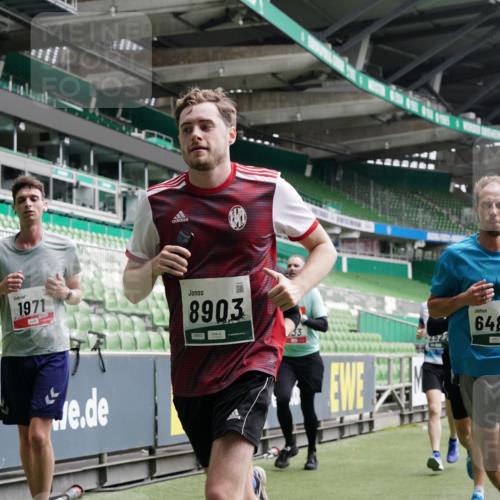 05.10.2025 - 20. swb-Marathon Bremen Michael Burmester http://msf.ph/oto/9328327 05.10.2025 12:57:13 Laufen im Stadion 31, 237, 246, 299, 305, 479, 591, 613, 820, 833, 1161, 1317, 1382, 1595, 1627, 1971, 1977, 2166, 2269, 2436, 2522, 2571, 3396, 3471, 3591, 3606, 3813, 3969, 4484, 4496, 4821, 5104, 5149, 5246, 5255, 5419, 5503, 5664, 6250, 6267, 6451, 6486, 6493, 6510, 6534, 6535, 6768, 6926, 7017, 7086, 7283, 7320, 7371, 7390, 7490, 7546, 7578, 7940, 8023, 8479, 8564, 8903, 8964, 8973, 9054, 9129, 591, 830, 1380, 1679, 2263, 2438, 2634, 3392, 3606, 3980, 4101, 4485, 5469 meine-sportfotos.de