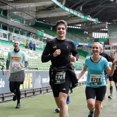05.10.2025 - 20. swb-Marathon Bremen Michael Burmester http://msf.ph/oto/9328346 05.10.2025 12:57:15 Laufen im Stadion 31, 237, 246, 299, 305, 479, 613, 820, 833, 1161, 1317, 1382, 1595, 1627, 1971, 1977, 2166, 2269, 2436, 2522, 2571, 3396, 3471, 3591, 3798, 3813, 3969, 4089, 4484, 4496, 4821, 5100, 5104, 5149, 5246, 5255, 5503, 5664, 6250, 6267, 6451, 6486, 6493, 6510, 6534, 6535, 6768, 6926, 7017, 7086, 7283, 7371, 7390, 7490, 7546, 7578, 7940, 8023, 8479, 8564, 8903, 8964, 8973, 9054, 9129, 9983, 591, 1380, 1679, 2263, 2438, 2571, 2634, 3392, 3606, 3980, 4101, 5255, 5469 meine-sportfotos.de