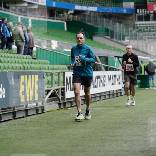 05.10.2025 - 20. swb-Marathon Bremen Michael Burmester http://msf.ph/oto/9328349 05.10.2025 12:53:03 Laufen im Stadion 248, 550, 590, 615, 793, 832, 1298, 1367, 1431, 1600, 1667, 2072, 2075, 3553, 4132, 4218, 4362, 4573, 4729, 4746, 4805, 4914, 4935, 5169, 5447, 5561, 5579, 5866, 6492, 6630, 6677, 7277, 7408, 7416, 7634, 7773, 7975, 8238, 8297, 8349, 8431, 8462, 8580, 8921, 10338, 1550, 1552, 2595, 3033, 3041, 3626, 5459, 5675, 6367, 7012, 7293, 8218, 8558, 8701, 9115 meine-sportfotos.de
