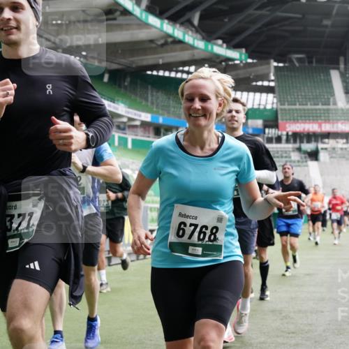 05.10.2025 - 20. swb-Marathon Bremen Michael Burmester http://msf.ph/oto/9328350 05.10.2025 12:57:15 Laufen im Stadion 31, 237, 246, 299, 305, 479, 613, 820, 833, 1161, 1317, 1382, 1595, 1627, 1971, 1977, 2166, 2269, 2436, 2522, 2571, 3396, 3471, 3591, 3798, 3813, 3969, 4089, 4484, 4496, 4821, 5100, 5104, 5149, 5246, 5255, 5503, 5664, 6250, 6267, 6451, 6486, 6493, 6510, 6534, 6535, 6768, 6926, 7017, 7086, 7283, 7371, 7390, 7490, 7546, 7578, 7940, 8023, 8479, 8564, 8903, 8964, 8973, 9054, 9129, 9983, 591, 1380, 1679, 2263, 2438, 2571, 2634, 3392, 3606, 3980, 4101, 5255, 5469 meine-sportfotos.de