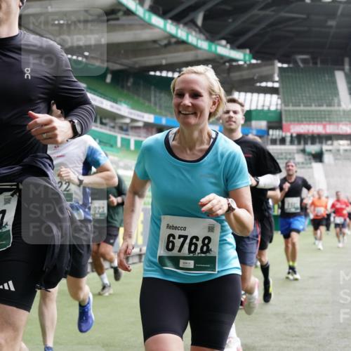 05.10.2025 - 20. swb-Marathon Bremen Michael Burmester http://msf.ph/oto/9328355 05.10.2025 12:57:15 Laufen im Stadion 31, 237, 246, 299, 305, 479, 613, 820, 833, 1161, 1317, 1382, 1595, 1627, 1971, 1977, 2166, 2269, 2436, 2522, 2571, 3396, 3471, 3591, 3798, 3813, 3969, 4089, 4484, 4496, 4821, 5100, 5104, 5149, 5246, 5255, 5503, 5664, 6250, 6267, 6451, 6486, 6493, 6510, 6534, 6535, 6768, 6926, 7017, 7086, 7283, 7371, 7390, 7490, 7546, 7578, 7940, 8023, 8479, 8564, 8903, 8964, 8973, 9054, 9129, 9983, 591, 1380, 1679, 2263, 2438, 2571, 2634, 3392, 3606, 3980, 4101, 5255, 5469 meine-sportfotos.de