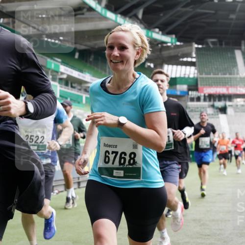 05.10.2025 - 20. swb-Marathon Bremen Michael Burmester http://msf.ph/oto/9328359 05.10.2025 12:57:15 Laufen im Stadion 31, 237, 246, 299, 305, 479, 613, 820, 833, 1161, 1317, 1382, 1595, 1627, 1971, 1977, 2166, 2269, 2436, 2522, 2571, 3396, 3471, 3591, 3798, 3813, 3969, 4089, 4484, 4496, 4821, 5100, 5104, 5149, 5246, 5255, 5503, 5664, 6250, 6267, 6451, 6486, 6493, 6510, 6534, 6535, 6768, 6926, 7017, 7086, 7283, 7371, 7390, 7490, 7546, 7578, 7940, 8023, 8479, 8564, 8903, 8964, 8973, 9054, 9129, 9983, 591, 1380, 1679, 2263, 2438, 2571, 2634, 3392, 3606, 3980, 4101, 5255, 5469 meine-sportfotos.de
