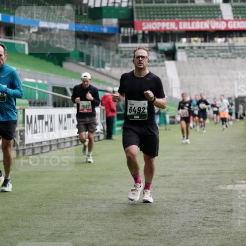 05.10.2025 - 20. swb-Marathon Bremen Michael Burmester http://msf.ph/oto/9328360 05.10.2025 12:53:04 Laufen im Stadion 248, 550, 590, 615, 793, 832, 1298, 1367, 1431, 1538, 1600, 1667, 2072, 2075, 3553, 4132, 4218, 4362, 4573, 4729, 4746, 4805, 4914, 4935, 5169, 5447, 5561, 5579, 5866, 6492, 6630, 6677, 7277, 7408, 7416, 7634, 7773, 7975, 8238, 8297, 8349, 8431, 8462, 8580, 8709, 8921, 10338, 1550, 1552, 2595, 3033, 3041, 3626, 4362, 5459, 5675, 6367, 7012, 7293, 8218, 8558, 8701, 9115 meine-sportfotos.de