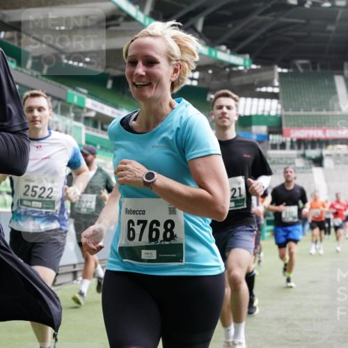 05.10.2025 - 20. swb-Marathon Bremen Michael Burmester http://msf.ph/oto/9328363 05.10.2025 12:57:16 Laufen im Stadion 31, 237, 246, 299, 305, 479, 613, 820, 833, 1161, 1317, 1382, 1491, 1595, 1627, 1971, 1977, 2166, 2269, 2436, 2522, 3396, 3471, 3591, 3798, 3813, 3969, 4089, 4484, 4496, 4821, 5100, 5104, 5149, 5246, 5503, 5664, 6250, 6267, 6451, 6486, 6493, 6510, 6534, 6535, 6768, 6926, 7017, 7086, 7283, 7371, 7390, 7490, 7546, 7578, 7940, 8023, 8479, 8564, 8903, 8964, 8973, 9054, 9129, 9983, 591, 1380, 1679, 2263, 2438, 2571, 2634, 3392, 3606, 3980, 4101, 5255, 5469 meine-sportfotos.de
