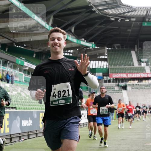 05.10.2025 - 20. swb-Marathon Bremen Michael Burmester http://msf.ph/oto/9328371 05.10.2025 12:57:16 Laufen im Stadion 31, 237, 246, 299, 305, 479, 613, 820, 833, 1161, 1317, 1382, 1491, 1595, 1627, 1971, 1977, 2166, 2269, 2436, 2522, 3396, 3471, 3591, 3798, 3813, 3969, 4089, 4484, 4496, 4821, 5100, 5104, 5149, 5246, 5503, 5664, 6250, 6267, 6451, 6486, 6493, 6510, 6534, 6535, 6768, 6926, 7017, 7086, 7283, 7371, 7390, 7490, 7546, 7578, 7940, 8023, 8479, 8564, 8903, 8964, 8973, 9054, 9129, 9983, 591, 1380, 1679, 2263, 2438, 2571, 2634, 3392, 3606, 3980, 4101, 5255, 5469 meine-sportfotos.de
