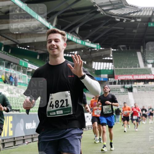 05.10.2025 - 20. swb-Marathon Bremen Michael Burmester http://msf.ph/oto/9328375 05.10.2025 12:57:16 Laufen im Stadion 31, 237, 246, 299, 305, 479, 613, 820, 833, 1161, 1317, 1382, 1491, 1595, 1627, 1971, 1977, 2166, 2269, 2436, 2522, 3396, 3471, 3591, 3798, 3813, 3969, 4089, 4484, 4496, 4821, 5100, 5104, 5149, 5246, 5503, 5664, 6250, 6267, 6451, 6486, 6493, 6510, 6534, 6535, 6768, 6926, 7017, 7086, 7283, 7371, 7390, 7490, 7546, 7578, 7940, 8023, 8479, 8564, 8903, 8964, 8973, 9054, 9129, 9983, 591, 1380, 1679, 2263, 2438, 2571, 2634, 3392, 3606, 3980, 4101, 5255, 5469 meine-sportfotos.de