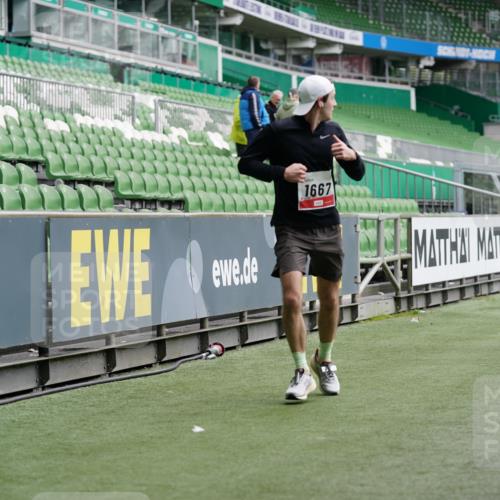 05.10.2025 - 20. swb-Marathon Bremen Michael Burmester http://msf.ph/oto/9328380 05.10.2025 12:53:07 Laufen im Stadion 248, 550, 590, 615, 793, 832, 869, 1298, 1367, 1431, 1538, 1600, 1667, 2072, 2075, 3553, 4132, 4218, 4573, 4729, 4746, 4805, 4914, 4935, 5169, 5447, 5561, 5579, 5866, 6492, 6630, 6677, 7255, 7277, 7408, 7416, 7634, 7773, 7975, 8238, 8297, 8349, 8431, 8462, 8580, 8709, 8921, 10338, 1550, 1552, 2595, 3033, 3041, 3626, 4362, 5459, 5675, 6367, 7012, 7293, 8218, 8558, 8701, 9115 meine-sportfotos.de