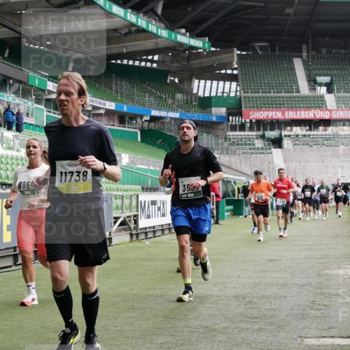 05.10.2025 - 20. swb-Marathon Bremen Michael Burmester http://msf.ph/oto/9328383 05.10.2025 12:57:17 Laufen im Stadion 31, 237, 246, 299, 305, 479, 613, 820, 833, 1161, 1317, 1382, 1491, 1595, 1627, 1971, 1977, 2166, 2269, 2304, 2436, 2522, 3396, 3471, 3591, 3798, 3813, 3969, 4089, 4484, 4496, 4821, 5100, 5104, 5149, 5246, 5503, 5664, 6250, 6267, 6451, 6486, 6493, 6510, 6534, 6535, 6768, 6926, 7017, 7086, 7283, 7371, 7390, 7490, 7546, 7578, 7940, 8023, 8479, 8564, 8801, 8903, 8964, 8973, 9054, 9129, 9983, 591, 1380, 1679, 2263, 2438, 2571, 2634, 3392, 3606, 3980, 4101, 5255, 5469 meine-sportfotos.de