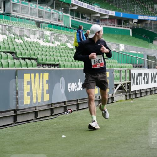 05.10.2025 - 20. swb-Marathon Bremen Michael Burmester http://msf.ph/oto/9328384 05.10.2025 12:53:07 Laufen im Stadion 248, 550, 590, 615, 793, 832, 869, 1298, 1367, 1431, 1538, 1600, 1667, 2072, 2075, 3553, 4132, 4218, 4573, 4729, 4746, 4805, 4914, 4935, 5169, 5447, 5561, 5579, 5866, 6492, 6630, 6677, 7255, 7277, 7408, 7416, 7634, 7773, 7975, 8238, 8297, 8349, 8431, 8462, 8580, 8709, 8921, 10338, 1550, 1552, 2595, 3033, 3041, 3626, 4362, 5459, 5675, 6367, 7012, 7293, 8218, 8558, 8701, 9115 meine-sportfotos.de