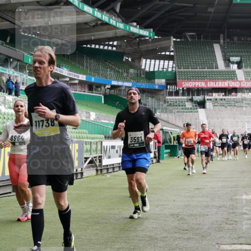 05.10.2025 - 20. swb-Marathon Bremen Michael Burmester http://msf.ph/oto/9328387 05.10.2025 12:57:17 Laufen im Stadion 31, 237, 246, 299, 305, 479, 613, 820, 833, 1161, 1317, 1382, 1491, 1595, 1627, 1971, 1977, 2166, 2269, 2304, 2436, 2522, 3396, 3471, 3591, 3798, 3813, 3969, 4089, 4484, 4496, 4821, 5100, 5104, 5149, 5246, 5503, 5664, 6250, 6267, 6451, 6486, 6493, 6510, 6534, 6535, 6768, 6926, 7017, 7086, 7283, 7371, 7390, 7490, 7546, 7578, 7940, 8023, 8479, 8564, 8801, 8903, 8964, 8973, 9054, 9129, 9983, 591, 1380, 1679, 2263, 2438, 2571, 2634, 3392, 3606, 3980, 4101, 5255, 5469 meine-sportfotos.de