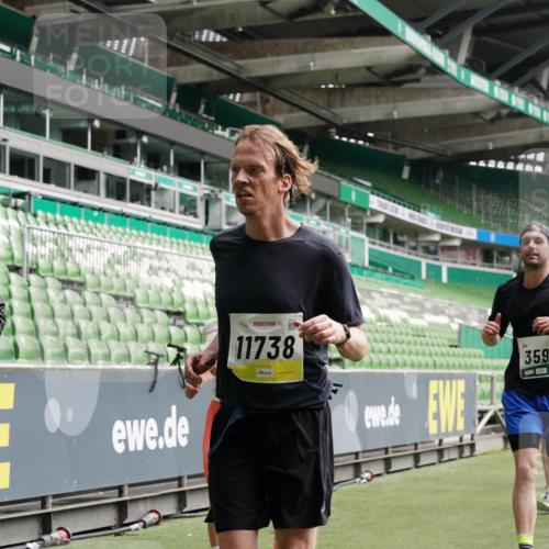 05.10.2025 - 20. swb-Marathon Bremen Michael Burmester http://msf.ph/oto/9328392 05.10.2025 12:57:18 Laufen im Stadion 31, 237, 246, 299, 305, 479, 613, 820, 833, 1161, 1317, 1382, 1491, 1595, 1627, 1971, 1977, 2166, 2269, 2304, 2436, 2522, 3396, 3471, 3591, 3798, 3813, 3969, 4089, 4484, 4496, 4821, 5100, 5104, 5149, 5246, 5503, 5664, 6250, 6267, 6451, 6486, 6493, 6510, 6534, 6535, 6768, 6926, 7017, 7086, 7283, 7371, 7390, 7490, 7546, 7578, 7940, 8023, 8128, 8479, 8564, 8801, 8903, 8964, 8973, 8993, 9054, 9129, 9983, 591, 1380, 1679, 2263, 2438, 2571, 2634, 3392, 3606, 3980, 4101, 5255, 5469 meine-sportfotos.de