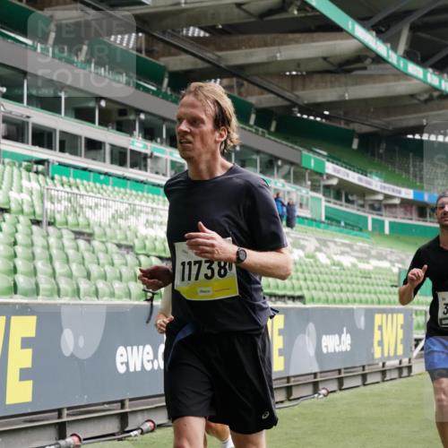 05.10.2025 - 20. swb-Marathon Bremen Michael Burmester http://msf.ph/oto/9328395 05.10.2025 12:57:18 Laufen im Stadion 31, 237, 246, 299, 305, 479, 613, 820, 833, 1161, 1317, 1382, 1491, 1595, 1627, 1971, 1977, 2166, 2269, 2304, 2436, 2522, 3396, 3471, 3591, 3798, 3813, 3969, 4089, 4484, 4496, 4821, 5100, 5104, 5149, 5246, 5503, 5664, 6250, 6267, 6451, 6486, 6493, 6510, 6534, 6535, 6768, 6926, 7017, 7086, 7283, 7371, 7390, 7490, 7546, 7578, 7940, 8023, 8128, 8479, 8564, 8801, 8903, 8964, 8973, 8993, 9054, 9129, 9983, 591, 1380, 1679, 2263, 2438, 2571, 2634, 3392, 3606, 3980, 4101, 5255, 5469 meine-sportfotos.de