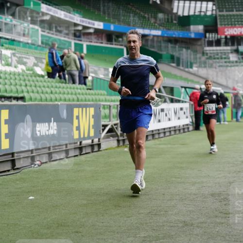 05.10.2025 - 20. swb-Marathon Bremen Michael Burmester http://msf.ph/oto/9328396 05.10.2025 12:53:09 Laufen im Stadion 248, 550, 590, 615, 793, 832, 869, 1298, 1367, 1431, 1538, 1600, 1667, 1868, 2072, 2075, 3553, 4132, 4218, 4573, 4729, 4746, 4805, 4914, 4935, 5169, 5425, 5447, 5579, 5866, 6492, 6630, 6677, 6806, 7255, 7277, 7408, 7416, 7634, 7773, 7975, 8238, 8297, 8349, 8431, 8462, 8580, 8709, 8921, 10338, 1550, 1552, 2595, 3033, 3041, 3626, 4362, 5459, 5561, 5675, 6367, 7012, 7293, 7634, 8218, 8701, 9115 meine-sportfotos.de