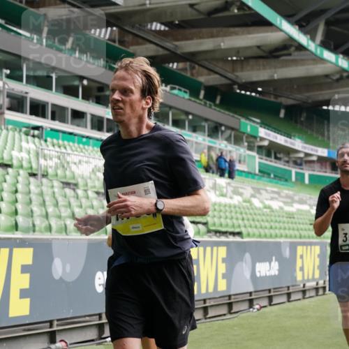 05.10.2025 - 20. swb-Marathon Bremen Michael Burmester http://msf.ph/oto/9328399 05.10.2025 12:57:18 Laufen im Stadion 31, 237, 246, 299, 305, 479, 613, 820, 833, 1161, 1317, 1382, 1491, 1595, 1627, 1971, 1977, 2166, 2269, 2304, 2436, 2522, 3396, 3471, 3591, 3798, 3813, 3969, 4089, 4484, 4496, 4821, 5100, 5104, 5149, 5246, 5503, 5664, 6250, 6267, 6451, 6486, 6493, 6510, 6534, 6535, 6768, 6926, 7017, 7086, 7283, 7371, 7390, 7490, 7546, 7578, 7940, 8023, 8128, 8479, 8564, 8801, 8903, 8964, 8973, 8993, 9054, 9129, 9983, 591, 1380, 1679, 2263, 2438, 2571, 2634, 3392, 3606, 3980, 4101, 5255, 5469 meine-sportfotos.de