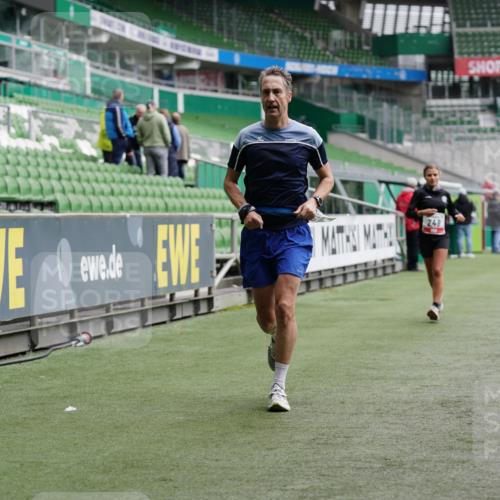 05.10.2025 - 20. swb-Marathon Bremen Michael Burmester http://msf.ph/oto/9328400 05.10.2025 12:53:09 Laufen im Stadion 248, 550, 590, 615, 793, 832, 869, 1298, 1367, 1431, 1538, 1600, 1667, 1868, 2072, 2075, 3553, 4132, 4218, 4573, 4729, 4746, 4805, 4914, 4935, 5169, 5425, 5447, 5579, 5866, 6492, 6630, 6677, 6806, 7255, 7277, 7408, 7416, 7634, 7773, 7975, 8238, 8297, 8349, 8431, 8462, 8580, 8709, 8921, 10338, 1550, 1552, 2595, 3033, 3041, 3626, 4362, 5459, 5561, 5675, 6367, 7012, 7293, 7634, 8218, 8701, 9115 meine-sportfotos.de