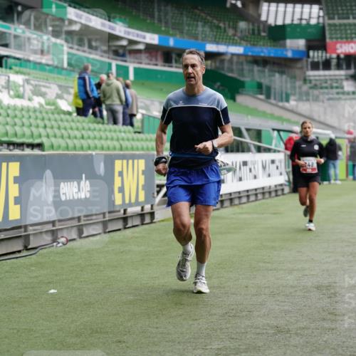 05.10.2025 - 20. swb-Marathon Bremen Michael Burmester http://msf.ph/oto/9328404 05.10.2025 12:53:09 Laufen im Stadion 248, 550, 590, 615, 793, 832, 869, 1298, 1367, 1431, 1538, 1600, 1667, 1868, 2072, 2075, 3553, 4132, 4218, 4573, 4729, 4746, 4805, 4914, 4935, 5169, 5425, 5447, 5579, 5866, 6492, 6630, 6677, 6806, 7255, 7277, 7408, 7416, 7634, 7773, 7975, 8238, 8297, 8349, 8431, 8462, 8580, 8709, 8921, 10338, 1550, 1552, 2595, 3033, 3041, 3626, 4362, 5459, 5561, 5675, 6367, 7012, 7293, 7634, 8218, 8701, 9115 meine-sportfotos.de