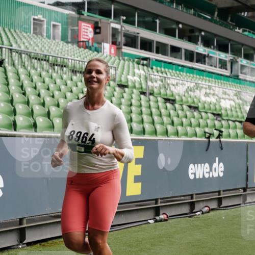 05.10.2025 - 20. swb-Marathon Bremen Michael Burmester http://msf.ph/oto/9328407 05.10.2025 12:57:19 Laufen im Stadion 31, 237, 246, 299, 305, 479, 613, 820, 833, 1161, 1317, 1382, 1491, 1595, 1627, 1971, 1977, 2166, 2269, 2304, 2436, 2522, 3396, 3471, 3591, 3798, 3813, 3969, 4089, 4484, 4496, 4821, 5100, 5104, 5149, 5503, 5664, 6250, 6267, 6486, 6493, 6510, 6534, 6535, 6768, 7017, 7086, 7283, 7371, 7390, 7490, 7546, 7578, 7940, 8023, 8128, 8479, 8564, 8801, 8903, 8964, 8973, 8993, 9054, 9129, 9983, 591, 1380, 1679, 2263, 2438, 2571, 2634, 3392, 3606, 3980, 4101, 5255, 5469 meine-sportfotos.de