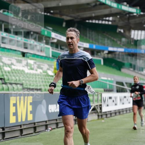 05.10.2025 - 20. swb-Marathon Bremen Michael Burmester http://msf.ph/oto/9328408 05.10.2025 12:53:10 Laufen im Stadion 248, 550, 590, 615, 793, 832, 869, 1298, 1367, 1431, 1538, 1600, 1667, 1868, 2072, 2075, 3553, 4132, 4218, 4573, 4729, 4746, 4805, 4914, 4935, 5169, 5425, 5447, 5579, 5866, 5944, 6492, 6630, 6677, 6806, 7255, 7277, 7408, 7416, 7773, 7905, 7975, 8238, 8297, 8349, 8431, 8462, 8580, 8709, 8921, 10338, 1550, 1552, 2595, 3033, 3041, 3626, 4362, 5459, 5561, 5675, 7012, 7293, 7634, 8218, 8580, 8701, 9115 meine-sportfotos.de