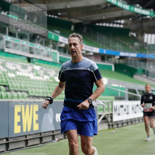 05.10.2025 - 20. swb-Marathon Bremen Michael Burmester http://msf.ph/oto/9328412 05.10.2025 12:53:10 Laufen im Stadion 248, 550, 590, 615, 793, 832, 869, 1298, 1367, 1431, 1538, 1600, 1667, 1868, 2072, 2075, 3553, 4132, 4218, 4573, 4729, 4746, 4805, 4914, 4935, 5169, 5425, 5447, 5579, 5866, 5944, 6492, 6630, 6677, 6806, 7255, 7277, 7408, 7416, 7773, 7905, 7975, 8238, 8297, 8349, 8431, 8462, 8580, 8709, 8921, 10338, 1550, 1552, 2595, 3033, 3041, 3626, 4362, 5459, 5561, 5675, 7012, 7293, 7634, 8218, 8580, 8701, 9115 meine-sportfotos.de