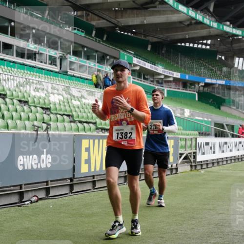05.10.2025 - 20. swb-Marathon Bremen Michael Burmester http://msf.ph/oto/9328416 05.10.2025 12:57:20 Laufen im Stadion 31, 237, 246, 299, 305, 479, 613, 820, 833, 1161, 1317, 1382, 1491, 1595, 1627, 1971, 1977, 2166, 2269, 2304, 2436, 2522, 3396, 3471, 3591, 3798, 3813, 3969, 4089, 4484, 4496, 4821, 5100, 5104, 5149, 5503, 5664, 6250, 6267, 6486, 6493, 6510, 6534, 6535, 6768, 7017, 7086, 7283, 7371, 7390, 7490, 7546, 7578, 7911, 7940, 8023, 8128, 8479, 8564, 8801, 8903, 8964, 8973, 8993, 9054, 9129, 9983, 591, 1380, 1679, 2263, 2438, 2571, 2634, 3392, 3606, 3980, 4101, 5255, 5469 meine-sportfotos.de