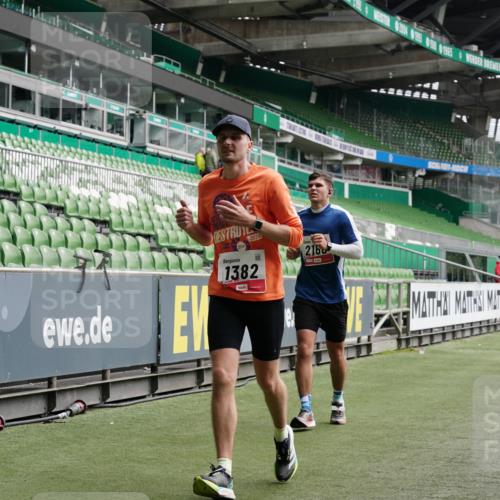 05.10.2025 - 20. swb-Marathon Bremen Michael Burmester http://msf.ph/oto/9328420 05.10.2025 12:57:20 Laufen im Stadion 31, 237, 246, 299, 305, 479, 613, 820, 833, 1161, 1317, 1382, 1491, 1595, 1627, 1971, 1977, 2166, 2269, 2304, 2436, 2522, 3396, 3471, 3591, 3798, 3813, 3969, 4089, 4484, 4496, 4821, 5100, 5104, 5149, 5503, 5664, 6250, 6267, 6486, 6493, 6510, 6534, 6535, 6768, 7017, 7086, 7283, 7371, 7390, 7490, 7546, 7578, 7911, 7940, 8023, 8128, 8479, 8564, 8801, 8903, 8964, 8973, 8993, 9054, 9129, 9983, 591, 1380, 1679, 2263, 2438, 2571, 2634, 3392, 3606, 3980, 4101, 5255, 5469 meine-sportfotos.de
