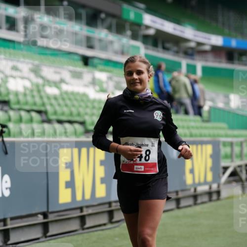 05.10.2025 - 20. swb-Marathon Bremen Michael Burmester http://msf.ph/oto/9328431 05.10.2025 12:53:14 Laufen im Stadion 248, 550, 590, 615, 793, 832, 869, 1164, 1367, 1431, 1538, 1600, 1656, 1667, 1868, 2050, 2072, 2075, 2288, 3553, 4132, 4218, 4294, 4573, 4729, 4746, 4805, 4914, 4935, 5169, 5425, 5447, 5579, 5866, 5944, 6492, 6677, 6806, 7255, 7277, 7408, 7416, 7617, 7773, 7905, 7975, 8238, 8297, 8349, 8431, 8462, 8499, 8709, 10338, 615, 1298, 1552, 2595, 3033, 4362, 4914, 5459, 5561, 5675, 6630, 7634, 8218, 8580, 8701, 8921, 9115 meine-sportfotos.de