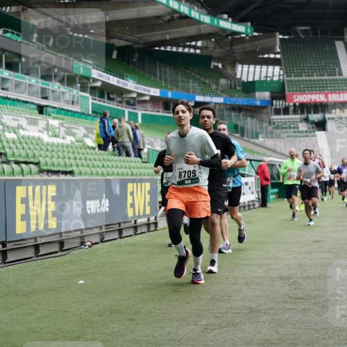 05.10.2025 - 20. swb-Marathon Bremen Michael Burmester http://msf.ph/oto/9328439 05.10.2025 12:53:17 Laufen im Stadion 248, 550, 590, 832, 869, 1164, 1367, 1431, 1538, 1600, 1656, 1667, 1868, 2030, 2050, 2072, 2075, 2288, 3363, 3553, 4132, 4218, 4294, 4573, 4729, 4746, 4805, 4935, 5169, 5425, 5447, 5571, 5579, 5866, 5944, 6492, 6677, 6806, 7255, 7408, 7617, 7905, 7975, 8238, 8297, 8349, 8431, 8462, 8499, 8709, 10338, 615, 793, 1298, 1552, 2595, 3033, 4362, 4914, 5447, 5459, 5561, 5675, 6630, 7277, 7416, 7634, 7773, 8580, 8921, 10338 meine-sportfotos.de