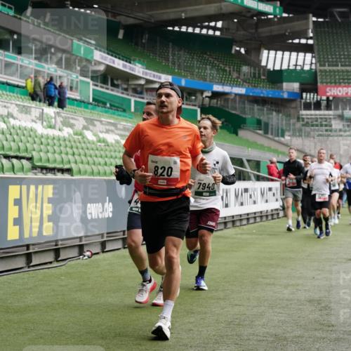 05.10.2025 - 20. swb-Marathon Bremen Michael Burmester http://msf.ph/oto/9328440 05.10.2025 12:57:23 Laufen im Stadion 31, 237, 246, 299, 305, 479, 613, 820, 833, 1161, 1317, 1382, 1491, 1595, 1627, 1971, 1977, 2166, 2269, 2304, 2436, 2522, 3396, 3471, 3591, 3798, 3813, 3969, 3977, 4089, 4484, 4496, 4821, 5100, 5104, 5149, 5503, 5664, 6250, 6267, 6486, 6493, 6510, 6534, 6535, 6768, 7017, 7086, 7283, 7371, 7390, 7490, 7546, 7578, 7731, 7911, 7940, 8023, 8128, 8479, 8564, 8801, 8903, 8964, 8973, 8993, 9054, 9129, 9983, 11658, 591, 1161, 1380, 1679, 2263, 2571, 2634, 3392, 3606, 3980, 4101, 5255 meine-sportfotos.de