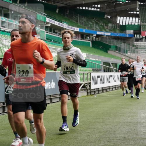 05.10.2025 - 20. swb-Marathon Bremen Michael Burmester http://msf.ph/oto/9328444 05.10.2025 12:57:24 Laufen im Stadion 31, 237, 246, 299, 305, 479, 613, 820, 833, 1317, 1382, 1491, 1595, 1627, 1971, 1977, 2166, 2269, 2304, 2436, 2522, 3396, 3471, 3591, 3798, 3813, 3969, 3977, 4089, 4484, 4496, 4821, 5100, 5104, 5149, 5503, 5664, 6250, 6267, 6372, 6486, 6493, 6510, 6534, 6535, 6768, 7017, 7086, 7371, 7390, 7490, 7546, 7578, 7731, 7911, 7940, 8023, 8128, 8479, 8564, 8801, 8903, 8964, 8973, 8993, 9054, 9129, 9983, 11658, 591, 1161, 1679, 2263, 2571, 2634, 3392, 3606, 3980, 4101, 5255 meine-sportfotos.de