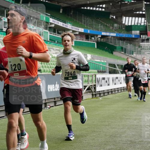05.10.2025 - 20. swb-Marathon Bremen Michael Burmester http://msf.ph/oto/9328449 05.10.2025 12:57:24 Laufen im Stadion 31, 237, 246, 299, 305, 479, 613, 820, 833, 1317, 1382, 1491, 1595, 1627, 1971, 1977, 2166, 2269, 2304, 2436, 2522, 3396, 3471, 3591, 3798, 3813, 3969, 3977, 4089, 4484, 4496, 4821, 5100, 5104, 5149, 5503, 5664, 6250, 6267, 6372, 6486, 6493, 6510, 6534, 6535, 6768, 7017, 7086, 7371, 7390, 7490, 7546, 7578, 7731, 7911, 7940, 8023, 8128, 8479, 8564, 8801, 8903, 8964, 8973, 8993, 9054, 9129, 9983, 11658, 591, 1161, 1679, 2263, 2571, 2634, 3392, 3606, 3980, 4101, 5255 meine-sportfotos.de