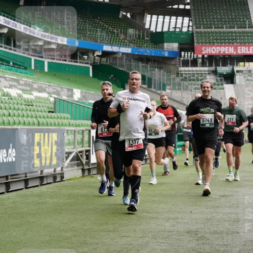 05.10.2025 - 20. swb-Marathon Bremen Michael Burmester http://msf.ph/oto/9328461 05.10.2025 12:57:26 Laufen im Stadion 31, 237, 246, 299, 305, 479, 613, 820, 833, 1317, 1382, 1491, 1595, 1627, 1971, 1977, 2166, 2234, 2269, 2304, 2436, 2522, 3396, 3471, 3591, 3798, 3813, 3969, 3977, 4089, 4484, 4496, 4821, 5100, 5104, 5149, 5503, 5664, 6250, 6267, 6372, 6486, 6493, 6510, 6534, 6535, 6768, 7017, 7086, 7371, 7390, 7546, 7578, 7731, 7911, 7940, 8023, 8128, 8479, 8564, 8801, 8903, 8964, 8973, 8993, 9129, 9983, 11658, 591, 1161, 1679, 2263, 2571, 2634, 3392, 3606, 3980, 4101, 5255 meine-sportfotos.de