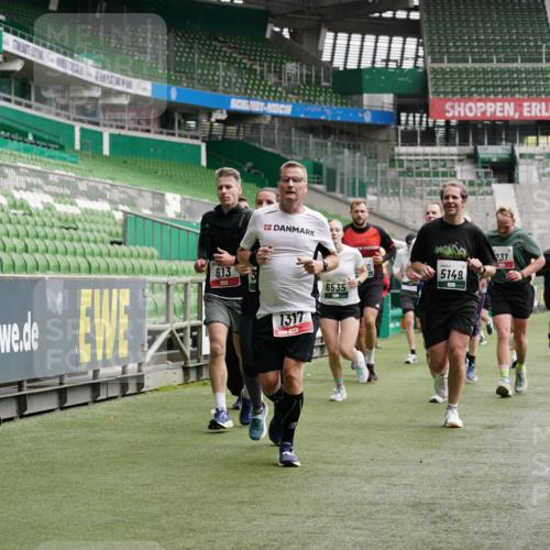 05.10.2025 - 20. swb-Marathon Bremen Michael Burmester http://msf.ph/oto/9328465 05.10.2025 12:57:26 Laufen im Stadion 31, 237, 246, 299, 305, 479, 613, 820, 833, 1317, 1382, 1491, 1595, 1627, 1971, 1977, 2166, 2234, 2269, 2304, 2436, 2522, 3396, 3471, 3591, 3798, 3813, 3969, 3977, 4089, 4484, 4496, 4821, 5100, 5104, 5149, 5503, 5664, 6250, 6267, 6372, 6486, 6493, 6510, 6534, 6535, 6768, 7017, 7086, 7371, 7390, 7546, 7578, 7731, 7911, 7940, 8023, 8128, 8479, 8564, 8801, 8903, 8964, 8973, 8993, 9129, 9983, 11658, 591, 1161, 1679, 2263, 2571, 2634, 3392, 3606, 3980, 4101, 5255 meine-sportfotos.de