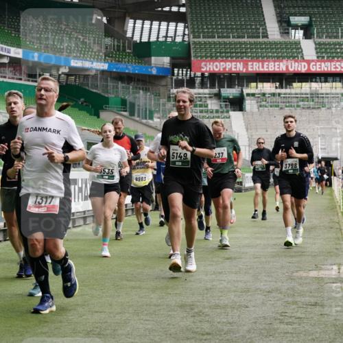 05.10.2025 - 20. swb-Marathon Bremen Michael Burmester http://msf.ph/oto/9328478 05.10.2025 12:57:27 Laufen im Stadion 31, 237, 246, 299, 305, 415, 479, 613, 820, 833, 1317, 1382, 1491, 1595, 1627, 1971, 1977, 2166, 2234, 2269, 2304, 2436, 2522, 3396, 3471, 3591, 3798, 3813, 3969, 3977, 4089, 4484, 4496, 4821, 5100, 5104, 5149, 5503, 5664, 6250, 6267, 6372, 6486, 6493, 6510, 6534, 6535, 6768, 7017, 7086, 7371, 7390, 7546, 7578, 7731, 7911, 7940, 8023, 8128, 8479, 8564, 8801, 8903, 8964, 8973, 8993, 9129, 9983, 11658, 591, 1161, 1679, 2263, 2571, 2634, 3392, 3606, 3980, 4101, 5255 meine-sportfotos.de