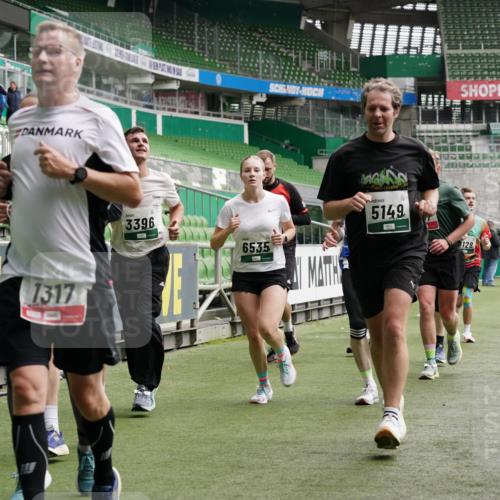 05.10.2025 - 20. swb-Marathon Bremen Michael Burmester http://msf.ph/oto/9328485 05.10.2025 12:57:29 Laufen im Stadion 31, 237, 246, 299, 305, 415, 479, 613, 820, 833, 1317, 1382, 1491, 1595, 1627, 1971, 1977, 2166, 2234, 2240, 2269, 2304, 2436, 2522, 3396, 3471, 3591, 3798, 3813, 3969, 3977, 4089, 4401, 4484, 4496, 4821, 5100, 5104, 5149, 5503, 5645, 5664, 6250, 6267, 6372, 6486, 6493, 6510, 6525, 6534, 6535, 6768, 7017, 7086, 7371, 7390, 7546, 7578, 7731, 7911, 7940, 8023, 8128, 8479, 8801, 8903, 8964, 8973, 8993, 9129, 9983, 11658, 591, 1161, 2571, 2634, 3606, 3980, 4101, 5255 meine-sportfotos.de