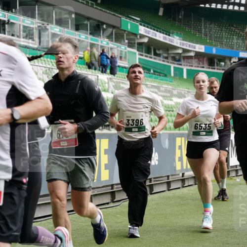 05.10.2025 - 20. swb-Marathon Bremen Michael Burmester http://msf.ph/oto/9328489 05.10.2025 12:57:29 Laufen im Stadion 31, 237, 246, 299, 305, 415, 479, 613, 820, 833, 1317, 1382, 1491, 1595, 1627, 1971, 1977, 2166, 2234, 2240, 2269, 2304, 2436, 2522, 3396, 3471, 3591, 3798, 3813, 3969, 3977, 4089, 4401, 4484, 4496, 4821, 5100, 5104, 5149, 5503, 5645, 5664, 6250, 6267, 6372, 6486, 6493, 6510, 6525, 6534, 6535, 6768, 7017, 7086, 7371, 7390, 7546, 7578, 7731, 7911, 7940, 8023, 8128, 8479, 8801, 8903, 8964, 8973, 8993, 9129, 9983, 11658, 591, 1161, 2571, 2634, 3606, 3980, 4101, 5255 meine-sportfotos.de