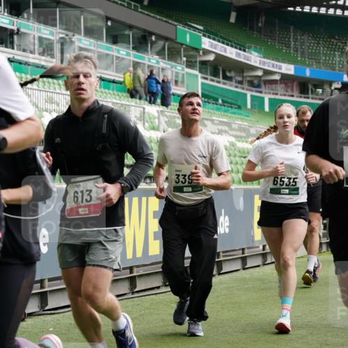 05.10.2025 - 20. swb-Marathon Bremen Michael Burmester http://msf.ph/oto/9328493 05.10.2025 12:57:29 Laufen im Stadion 31, 237, 246, 299, 305, 415, 479, 613, 820, 833, 1317, 1382, 1491, 1595, 1627, 1971, 1977, 2166, 2234, 2240, 2269, 2304, 2436, 2522, 3396, 3471, 3591, 3798, 3813, 3969, 3977, 4089, 4401, 4484, 4496, 4821, 5100, 5104, 5149, 5503, 5645, 5664, 6250, 6267, 6372, 6486, 6493, 6510, 6525, 6534, 6535, 6768, 7017, 7086, 7371, 7390, 7546, 7578, 7731, 7911, 7940, 8023, 8128, 8479, 8801, 8903, 8964, 8973, 8993, 9129, 9983, 11658, 591, 1161, 2571, 2634, 3606, 3980, 4101, 5255 meine-sportfotos.de