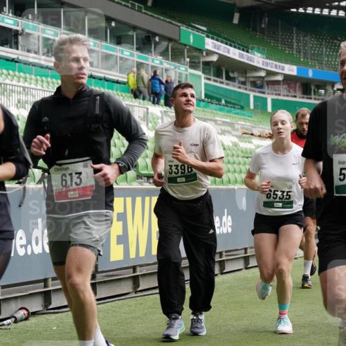 05.10.2025 - 20. swb-Marathon Bremen Michael Burmester http://msf.ph/oto/9328497 05.10.2025 12:57:30 Laufen im Stadion 31, 237, 246, 299, 305, 415, 479, 613, 820, 833, 1317, 1382, 1491, 1595, 1627, 1971, 1977, 2166, 2234, 2240, 2269, 2304, 2436, 2522, 3396, 3471, 3591, 3798, 3813, 3969, 3977, 4089, 4401, 4484, 4496, 4821, 5100, 5104, 5149, 5503, 5645, 5664, 6250, 6267, 6372, 6486, 6493, 6510, 6525, 6534, 6535, 6768, 7017, 7086, 7371, 7390, 7546, 7578, 7731, 7911, 7940, 8023, 8128, 8479, 8801, 8903, 8964, 8973, 8993, 9129, 9983, 11658, 591, 1161, 2571, 2634, 3606, 3980, 4101, 5255 meine-sportfotos.de