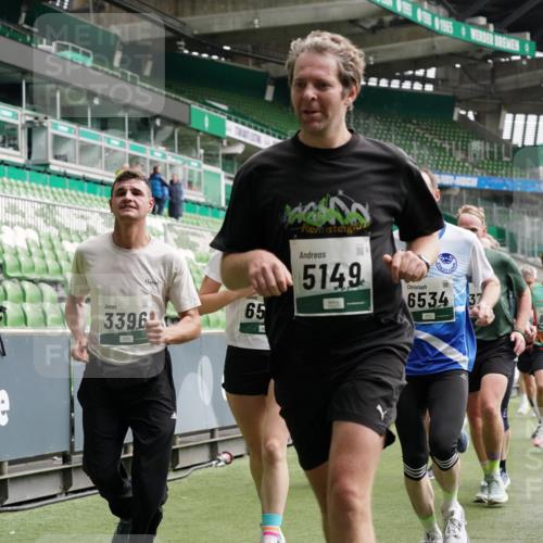 05.10.2025 - 20. swb-Marathon Bremen Michael Burmester http://msf.ph/oto/9328502 05.10.2025 12:57:30 Laufen im Stadion 31, 237, 246, 299, 305, 415, 479, 613, 820, 833, 1317, 1382, 1491, 1595, 1627, 1971, 1977, 2166, 2234, 2240, 2269, 2304, 2436, 2522, 3396, 3471, 3591, 3798, 3813, 3969, 3977, 4089, 4401, 4484, 4496, 4821, 5100, 5104, 5149, 5503, 5645, 5664, 6250, 6267, 6372, 6486, 6493, 6510, 6525, 6534, 6535, 6768, 7017, 7086, 7371, 7390, 7546, 7578, 7731, 7911, 7940, 8023, 8128, 8479, 8801, 8903, 8964, 8973, 8993, 9129, 9983, 11658, 591, 1161, 2571, 2634, 3606, 3980, 4101, 5255 meine-sportfotos.de