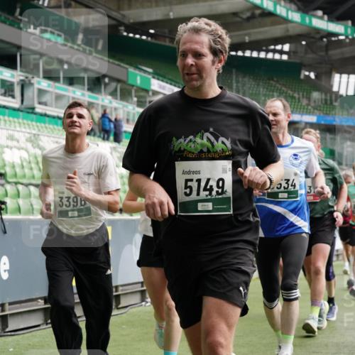 05.10.2025 - 20. swb-Marathon Bremen Michael Burmester http://msf.ph/oto/9328506 05.10.2025 12:57:30 Laufen im Stadion 31, 237, 246, 299, 305, 415, 479, 613, 820, 833, 1317, 1382, 1491, 1595, 1627, 1971, 1977, 2166, 2234, 2240, 2269, 2304, 2436, 2522, 3396, 3471, 3591, 3798, 3813, 3969, 3977, 4089, 4401, 4484, 4496, 4821, 5100, 5104, 5149, 5503, 5645, 5664, 6250, 6267, 6372, 6486, 6493, 6510, 6525, 6534, 6535, 6768, 7017, 7086, 7371, 7390, 7546, 7578, 7731, 7911, 7940, 8023, 8128, 8479, 8801, 8903, 8964, 8973, 8993, 9129, 9983, 11658, 591, 1161, 2571, 2634, 3606, 3980, 4101, 5255 meine-sportfotos.de