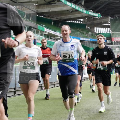 05.10.2025 - 20. swb-Marathon Bremen Michael Burmester http://msf.ph/oto/9328510 05.10.2025 12:57:31 Laufen im Stadion 31, 237, 246, 299, 305, 415, 479, 613, 820, 833, 1317, 1382, 1491, 1595, 1627, 1971, 1977, 2166, 2234, 2240, 2269, 2304, 2436, 2522, 3396, 3471, 3591, 3798, 3813, 3969, 3977, 4089, 4102, 4401, 4484, 4496, 4821, 5100, 5104, 5149, 5503, 5645, 5664, 6250, 6267, 6372, 6486, 6493, 6510, 6525, 6534, 6535, 6768, 7017, 7086, 7371, 7390, 7546, 7578, 7731, 7911, 7940, 8023, 8128, 8479, 8801, 8903, 8964, 8973, 8993, 9129, 9983, 11658, 591, 1161, 2571, 2634, 3606, 5255 meine-sportfotos.de