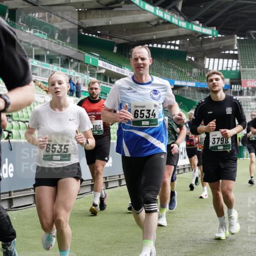 05.10.2025 - 20. swb-Marathon Bremen Michael Burmester http://msf.ph/oto/9328514 05.10.2025 12:57:31 Laufen im Stadion 31, 237, 246, 299, 305, 415, 479, 613, 820, 833, 1317, 1382, 1491, 1595, 1627, 1971, 1977, 2166, 2234, 2240, 2269, 2304, 2436, 2522, 3396, 3471, 3591, 3798, 3813, 3969, 3977, 4089, 4102, 4401, 4484, 4496, 4821, 5100, 5104, 5149, 5503, 5645, 5664, 6250, 6267, 6372, 6486, 6493, 6510, 6525, 6534, 6535, 6768, 7017, 7086, 7371, 7390, 7546, 7578, 7731, 7911, 7940, 8023, 8128, 8479, 8801, 8903, 8964, 8973, 8993, 9129, 9983, 11658, 591, 1161, 2571, 2634, 3606, 5255 meine-sportfotos.de
