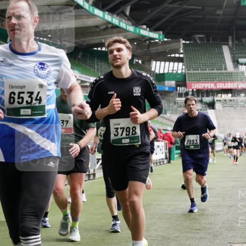 05.10.2025 - 20. swb-Marathon Bremen Michael Burmester http://msf.ph/oto/9328522 05.10.2025 12:57:32 Laufen im Stadion 31, 237, 246, 299, 305, 415, 479, 613, 820, 833, 1317, 1382, 1491, 1595, 1627, 1971, 1977, 2166, 2234, 2240, 2269, 2304, 2436, 2522, 2662, 3396, 3471, 3591, 3798, 3813, 3969, 3977, 4089, 4102, 4401, 4484, 4496, 4821, 5100, 5104, 5149, 5503, 5645, 5664, 6250, 6267, 6372, 6486, 6493, 6510, 6525, 6534, 6535, 6768, 7017, 7086, 7371, 7390, 7546, 7578, 7731, 7911, 7940, 8023, 8128, 8479, 8801, 8903, 8964, 8973, 8993, 9129, 9983, 11658, 591, 1161, 2571, 3606, 5255 meine-sportfotos.de