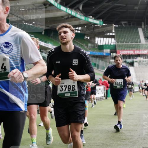 05.10.2025 - 20. swb-Marathon Bremen Michael Burmester http://msf.ph/oto/9328530 05.10.2025 12:57:32 Laufen im Stadion 31, 237, 246, 299, 305, 415, 479, 613, 820, 833, 1317, 1382, 1491, 1595, 1627, 1971, 1977, 2166, 2234, 2240, 2269, 2304, 2436, 2522, 2662, 3396, 3471, 3591, 3798, 3813, 3969, 3977, 4089, 4102, 4401, 4484, 4496, 4821, 5100, 5104, 5149, 5503, 5645, 5664, 6250, 6267, 6372, 6486, 6493, 6510, 6525, 6534, 6535, 6768, 7017, 7086, 7371, 7390, 7546, 7578, 7731, 7911, 7940, 8023, 8128, 8479, 8801, 8903, 8964, 8973, 8993, 9129, 9983, 11658, 591, 1161, 2571, 3606, 5255 meine-sportfotos.de