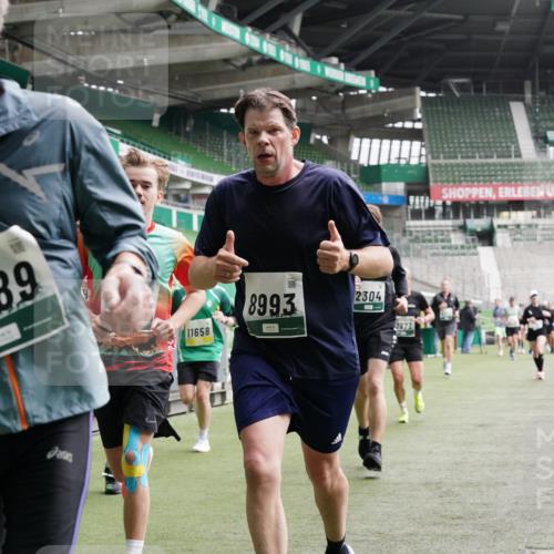 05.10.2025 - 20. swb-Marathon Bremen Michael Burmester http://msf.ph/oto/9328543 05.10.2025 12:57:34 Laufen im Stadion 31, 237, 246, 299, 305, 415, 479, 613, 820, 833, 1317, 1382, 1491, 1595, 1627, 1971, 1977, 2166, 2234, 2240, 2269, 2304, 2436, 2522, 2662, 3396, 3471, 3591, 3798, 3813, 3969, 3977, 4089, 4102, 4287, 4401, 4484, 4496, 4821, 5100, 5104, 5149, 5503, 5562, 5645, 5664, 6250, 6267, 6372, 6486, 6493, 6510, 6525, 6534, 6535, 6768, 6999, 7017, 7086, 7371, 7390, 7546, 7578, 7731, 7911, 7940, 8023, 8128, 8801, 8903, 8964, 8973, 8993, 9129, 9983, 11658, 1161, 1595, 2571, 5255 meine-sportfotos.de