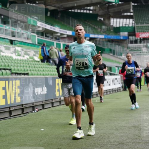 05.10.2025 - 20. swb-Marathon Bremen Michael Burmester http://msf.ph/oto/9328552 05.10.2025 12:53:28 Laufen im Stadion 248, 832, 869, 1009, 1164, 1367, 1428, 1538, 1600, 1656, 1667, 1868, 2030, 2050, 2072, 2075, 2250, 2288, 2871, 3363, 3553, 4132, 4218, 4294, 4573, 4729, 4746, 5169, 5425, 5571, 5579, 5866, 5944, 6492, 6806, 7255, 7408, 7617, 7835, 7905, 8238, 8431, 8462, 8499, 8709, 550, 590, 615, 793, 1298, 1431, 4805, 4914, 4935, 5447, 5561, 6630, 6677, 7277, 7416, 7634, 7773, 7975, 8297, 8349, 8580, 8921, 10338 meine-sportfotos.de