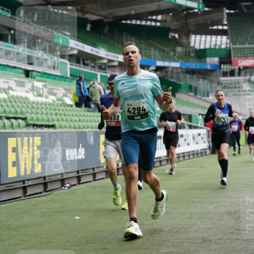 05.10.2025 - 20. swb-Marathon Bremen Michael Burmester http://msf.ph/oto/9328556 05.10.2025 12:53:28 Laufen im Stadion 248, 832, 869, 1009, 1164, 1367, 1428, 1538, 1600, 1656, 1667, 1868, 2030, 2050, 2072, 2075, 2250, 2288, 2871, 3363, 3553, 4132, 4218, 4294, 4573, 4729, 4746, 5169, 5425, 5571, 5579, 5866, 5944, 6492, 6806, 7255, 7408, 7617, 7835, 7905, 8238, 8431, 8462, 8499, 8709, 550, 590, 615, 793, 1298, 1431, 4805, 4914, 4935, 5447, 5561, 6630, 6677, 7277, 7416, 7634, 7773, 7975, 8297, 8349, 8580, 8921, 10338 meine-sportfotos.de
