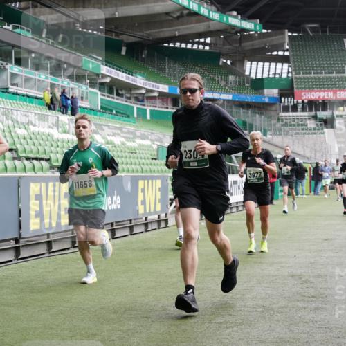 05.10.2025 - 20. swb-Marathon Bremen Michael Burmester http://msf.ph/oto/9328559 05.10.2025 12:57:35 Laufen im Stadion 31, 237, 246, 299, 305, 415, 479, 613, 820, 833, 1317, 1382, 1491, 1627, 1971, 1977, 2166, 2234, 2240, 2269, 2304, 2436, 2522, 2662, 3396, 3471, 3591, 3798, 3813, 3969, 3977, 4089, 4102, 4287, 4401, 4484, 4496, 4821, 5100, 5104, 5149, 5503, 5562, 5645, 5664, 6250, 6267, 6317, 6372, 6486, 6493, 6510, 6525, 6534, 6535, 6768, 6999, 7086, 7371, 7390, 7546, 7578, 7731, 7911, 7940, 8023, 8128, 8801, 8903, 8964, 8973, 8993, 9129, 9983, 11658, 1161, 1595, 2571, 5255 meine-sportfotos.de