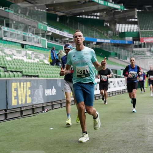 05.10.2025 - 20. swb-Marathon Bremen Michael Burmester http://msf.ph/oto/9328560 05.10.2025 12:53:28 Laufen im Stadion 248, 832, 869, 1009, 1164, 1367, 1428, 1538, 1600, 1656, 1667, 1868, 2030, 2050, 2072, 2075, 2250, 2288, 2871, 3363, 3553, 4132, 4218, 4294, 4573, 4729, 4746, 5169, 5425, 5571, 5579, 5866, 5944, 6492, 6806, 7255, 7408, 7617, 7835, 7905, 8238, 8431, 8462, 8499, 8709, 550, 590, 615, 793, 1298, 1431, 4805, 4914, 4935, 5447, 5561, 6630, 6677, 7277, 7416, 7634, 7773, 7975, 8297, 8349, 8580, 8921, 10338 meine-sportfotos.de